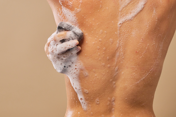 Konjac Sponge vs Loofah: Which One Should You Choose?